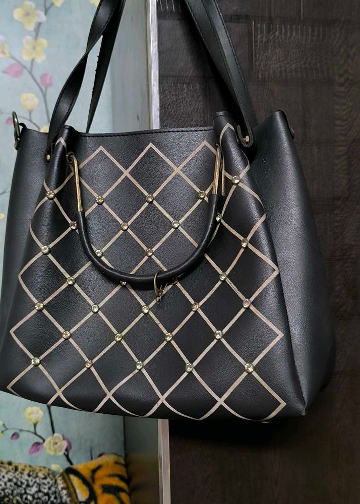 Chic Black Tote 👜 Bag
