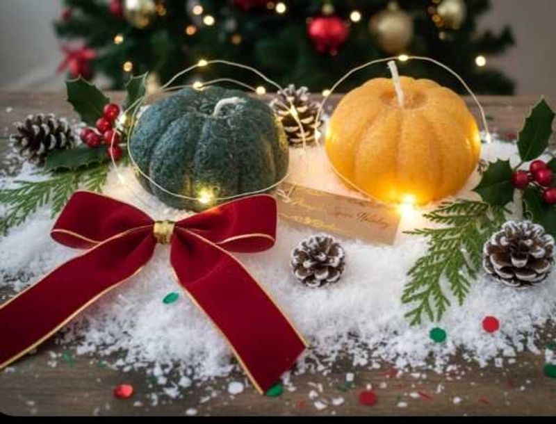 set 2 New Pumpkin Shaped scented Candles christmas