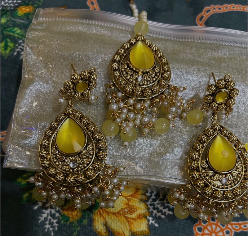 Earings With Tikka