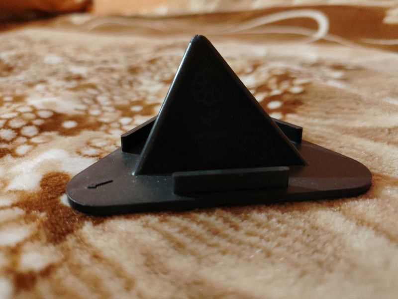 Pyramid Stand Mobile Holder Black