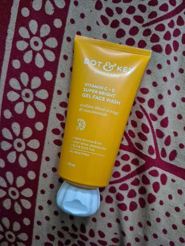 Dot and Key Vitamin C E Gel Face Wash for Glowing