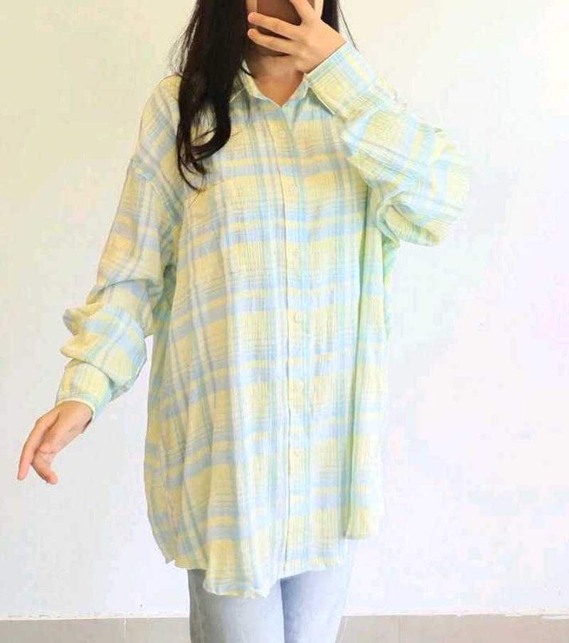 OVERSIZED PLAID BUTTON-DOWN