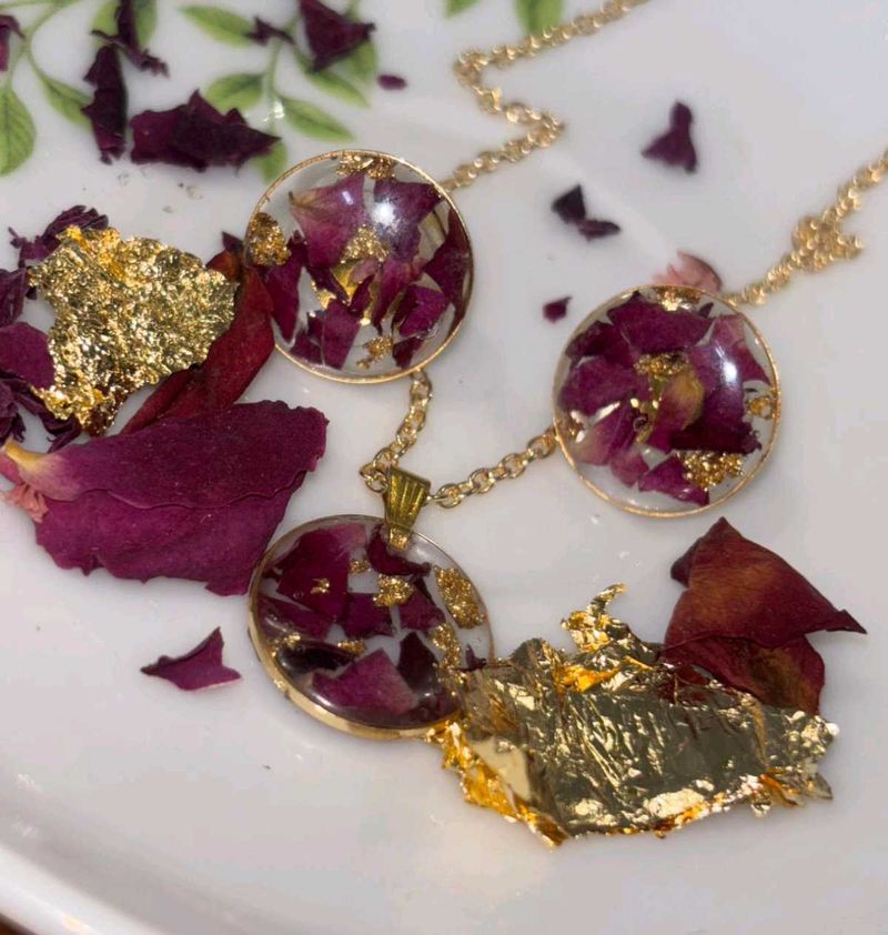 Resin Flower Pendant Necklace