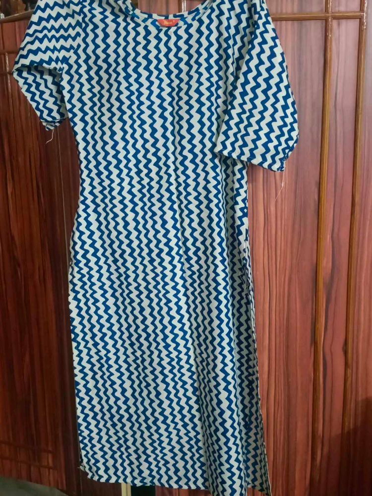 Stylish Blue &amp; White Printed Kurta