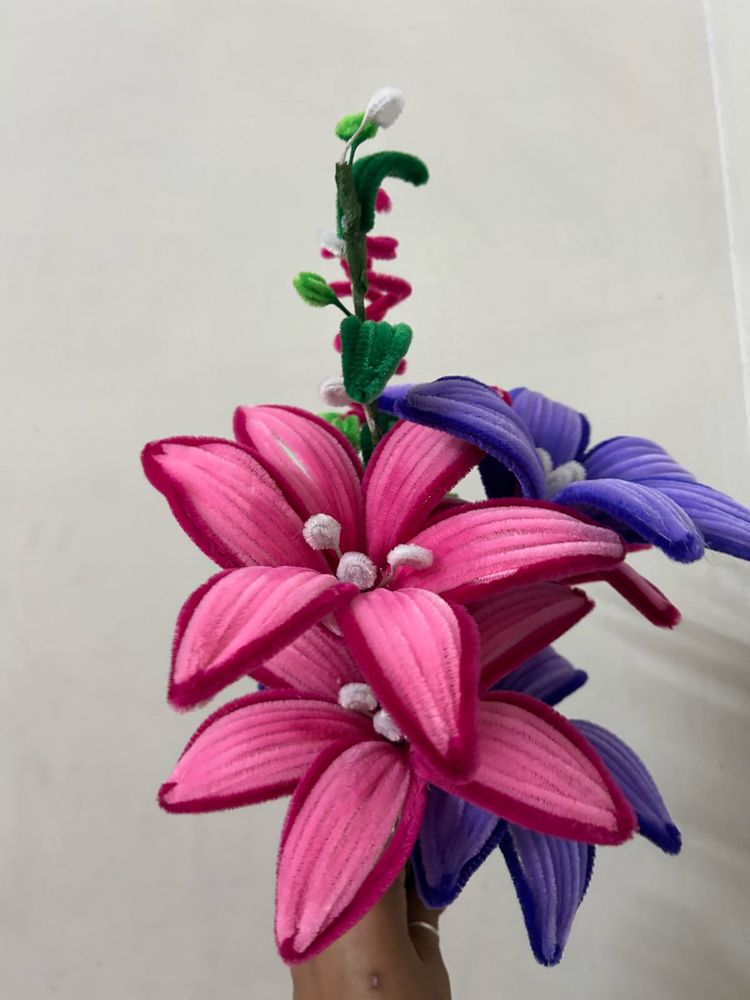 Lilies and lavender sticks 🌷