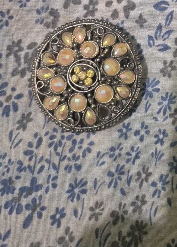 Statement saree pin