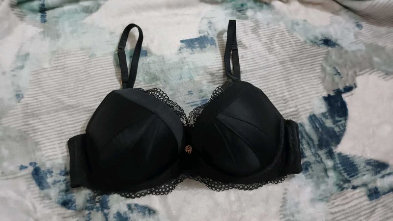Elegant Black Lace padded bra 34C