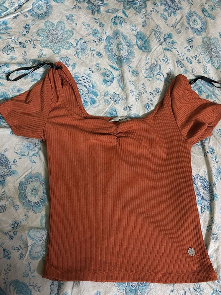 Sunset Glow Knitted Crop Top – Chic “S” Curve Fit