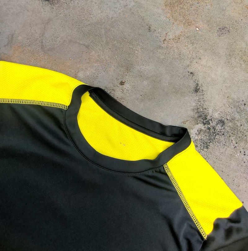 REEBOK Yellow &amp; Black T-Shirt