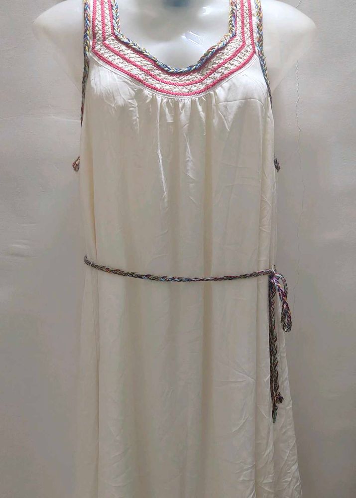 Boho-Chic White Sleeveless Dress – Elegant &amp; Comfo