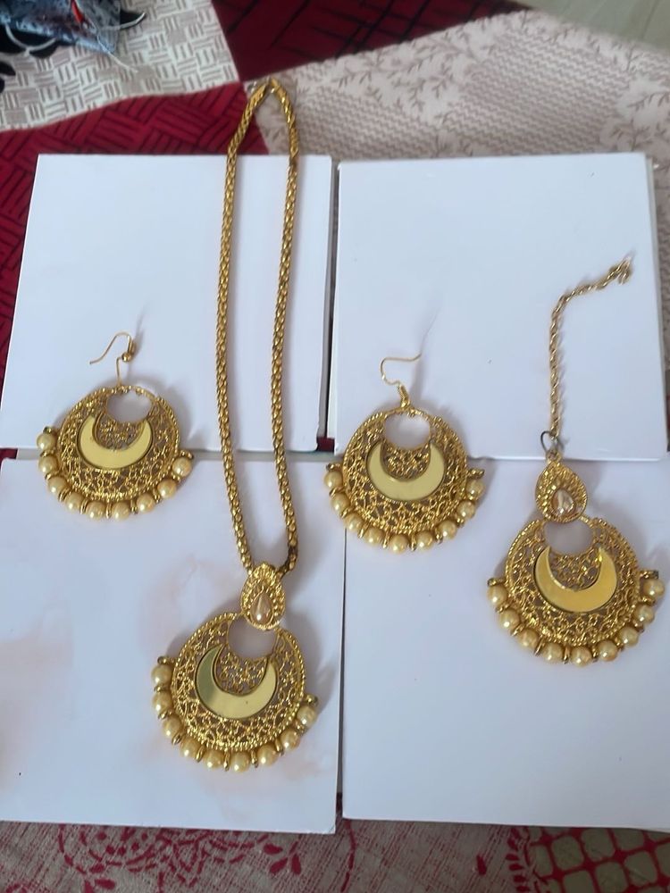 Elegant Gold-Toned Jewelry Set