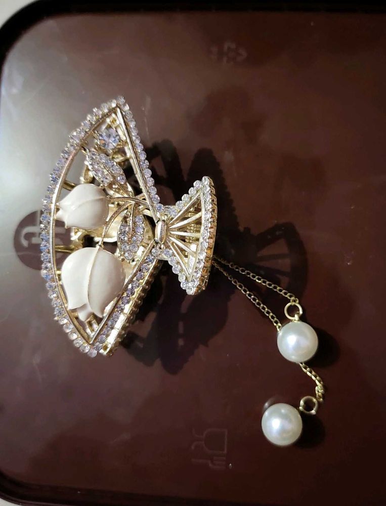 Pearl &amp; Rhinestone Floral Hair Clip