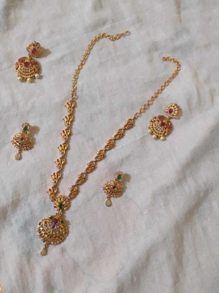 Price drop Gold-Plated Necklace &amp; Earring Se