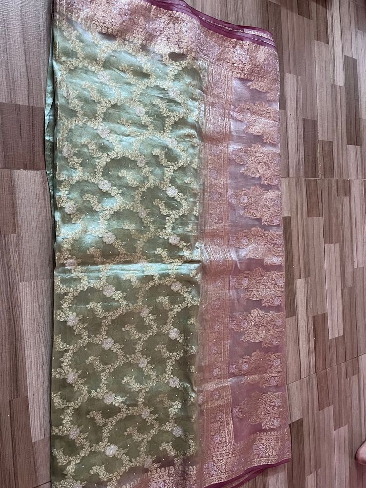 Elegant Green &amp; Gold Sari