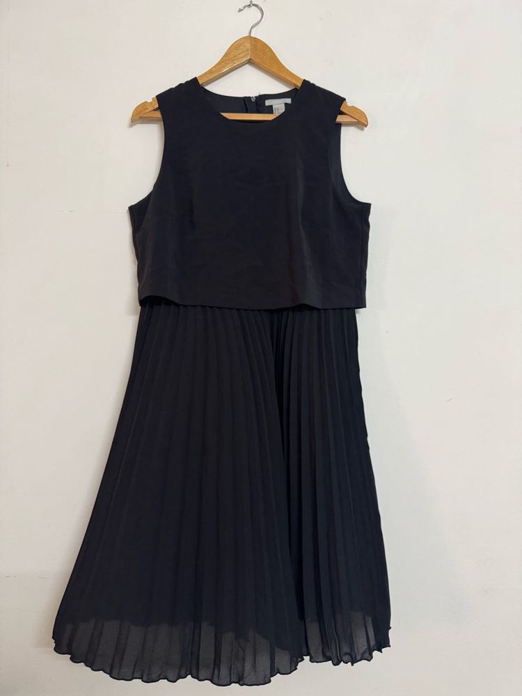 H&amp;M Black Pleated Dress ♠️