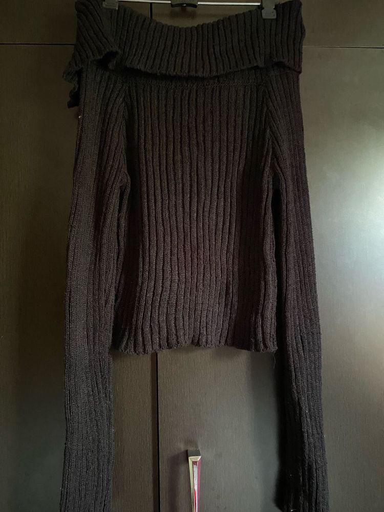 Chic Off-Shoulder Ribbed Sweater 🖤 | Free Size