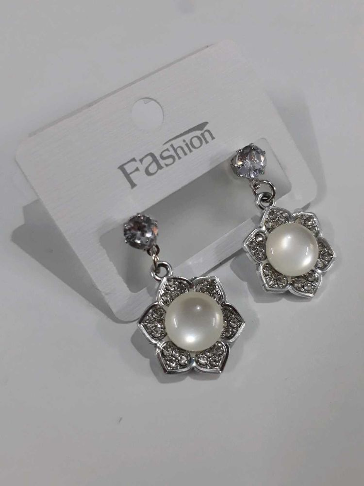 Pearl Flower Earrings-BRAND NEW