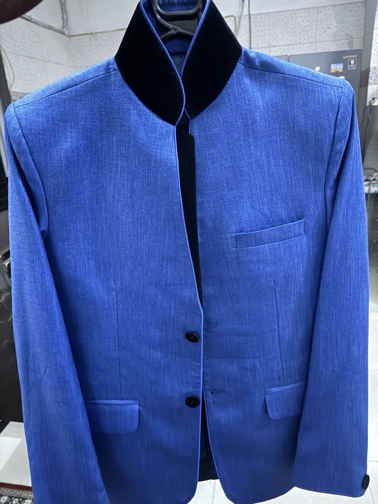 Stylish Blue Blazer with Black Collar