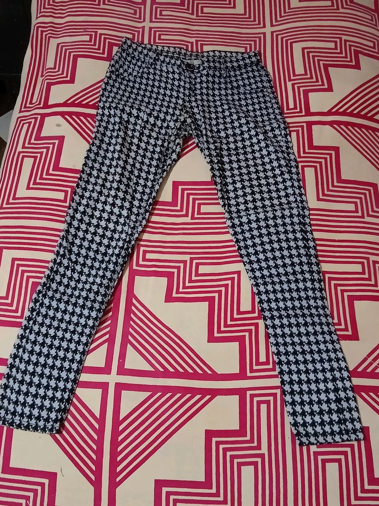Trendy Jeans In Black And White