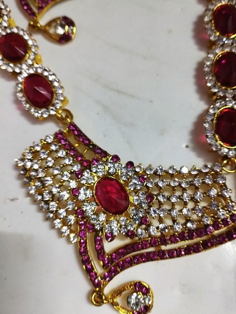 ब्रेडल नेक्लेस