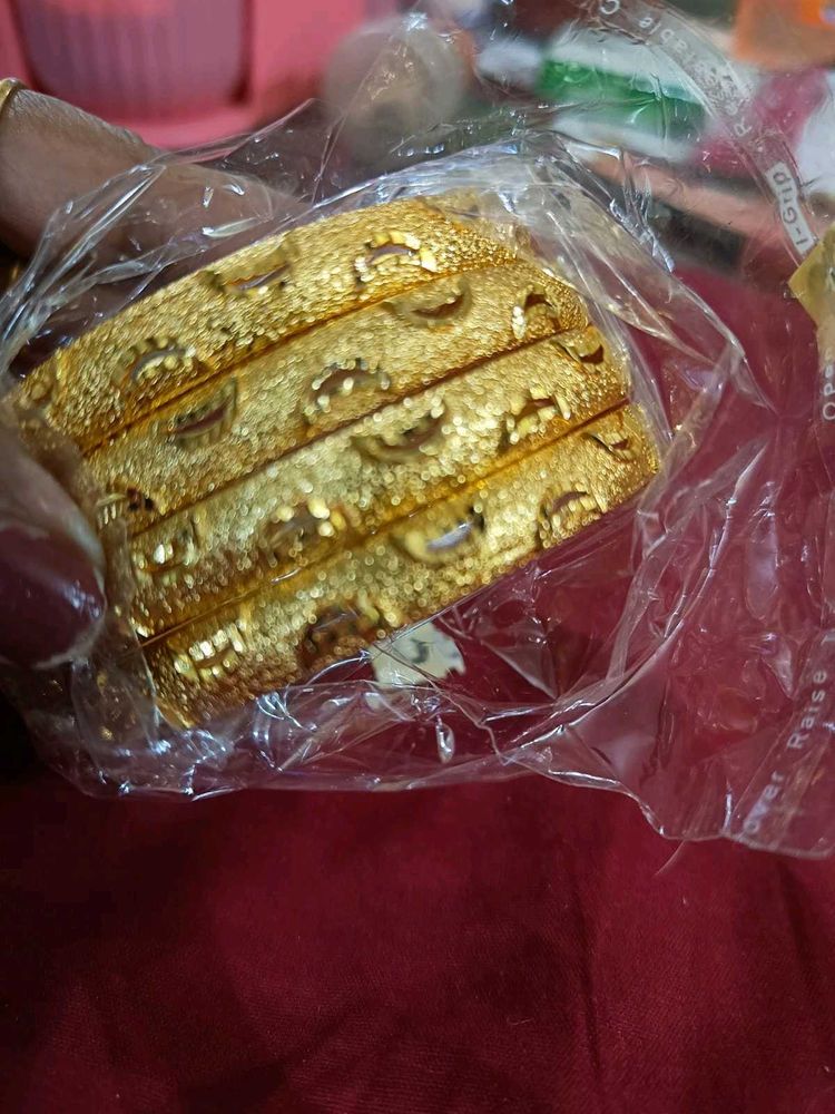 Golden Beautiful Four Bangles 2.6 Ans2.8Size