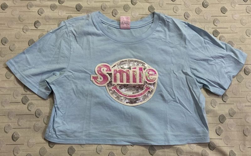 Cute Smile Graphic Crop Tee