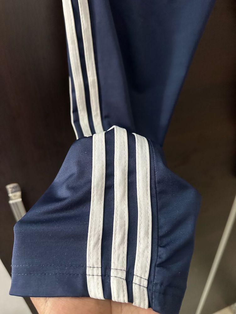 Addidas original dark Blue Track