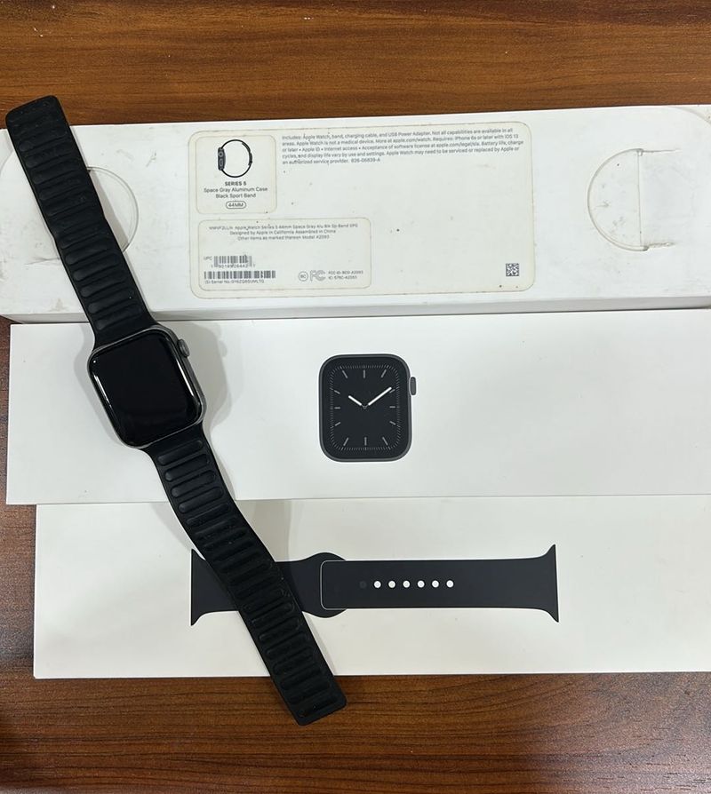 Apple Watch - Excellent Condition