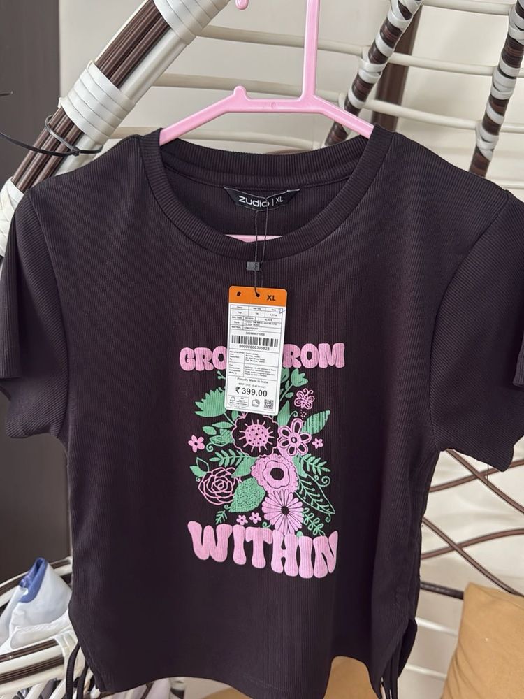 Graphic Print Tee,strechbl M And L Size Also Can