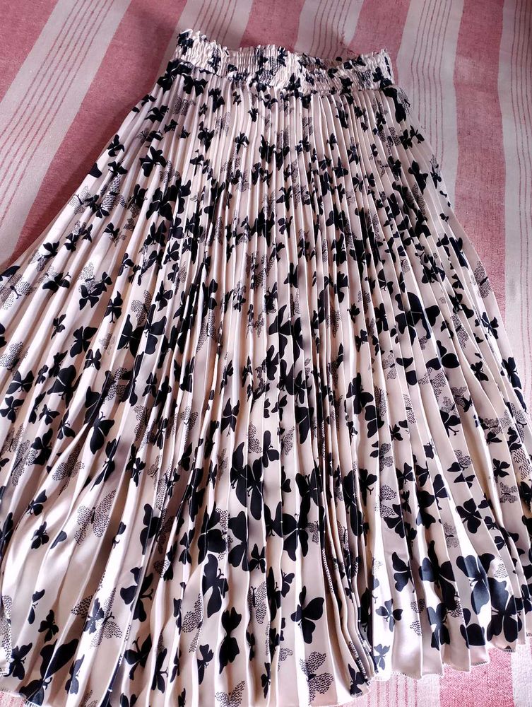 Butterfly Print Pleated Skirt