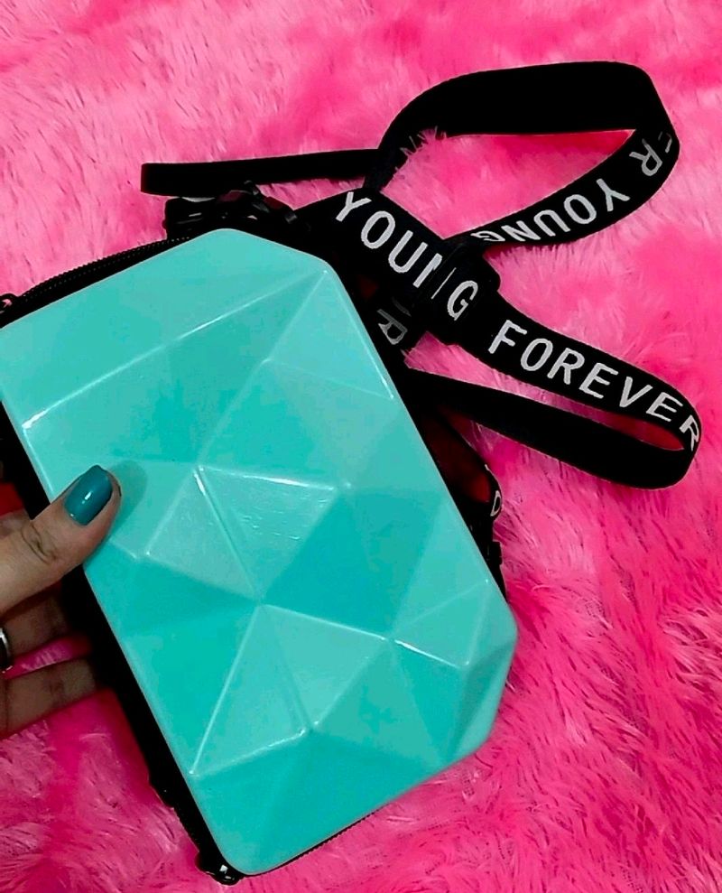 Beautiful✨Brand New Box Style Sling Bag✨💕