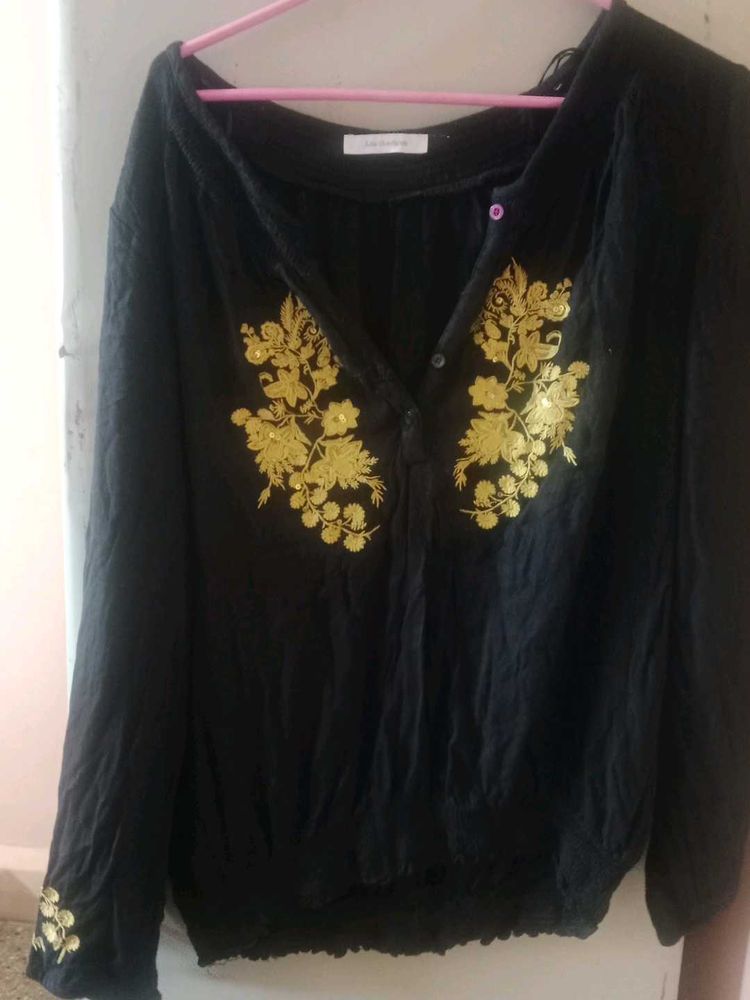 a long sleeves black top with boho vibes and also