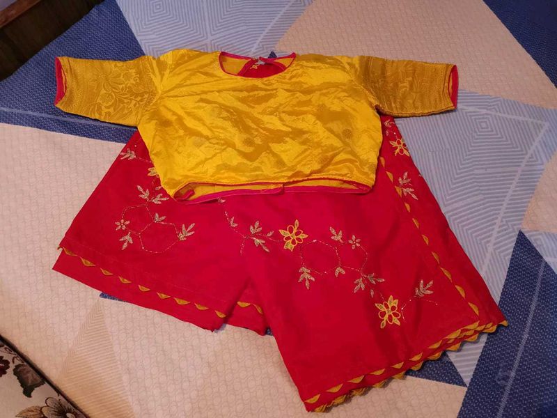 Stylish Saree With Desinger Blouse