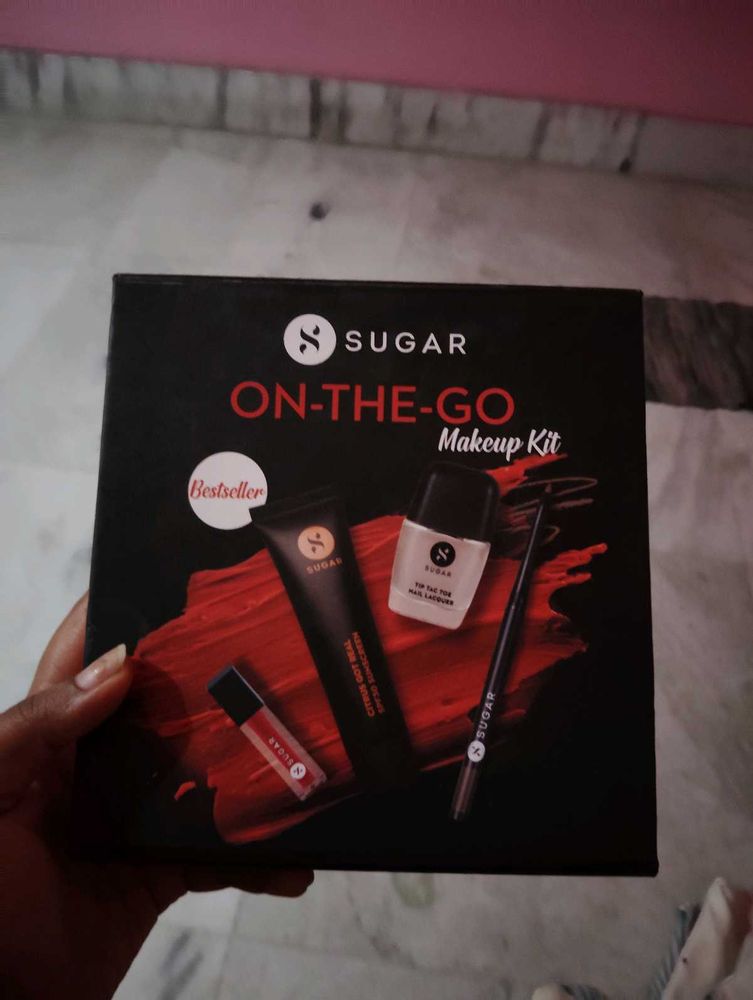 SUGAR ON-THE-GO MAKEUP KIT. (NEW PRODUCT)
