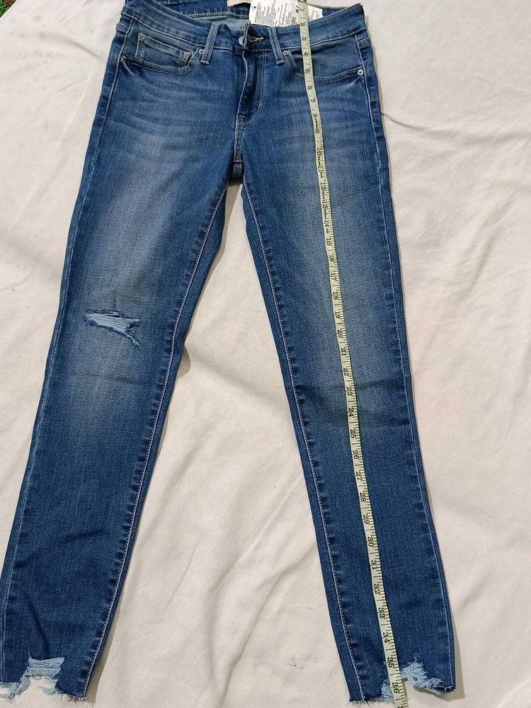 women&#39;s Levi&#39;s jeans