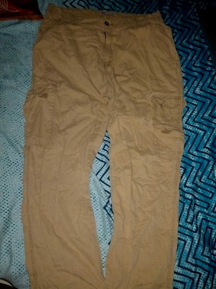 Men&#39;s Khaki Cargo Pants