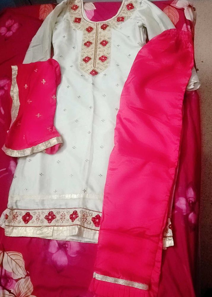 Embroidered Suite Kameez Pants And Dupatta