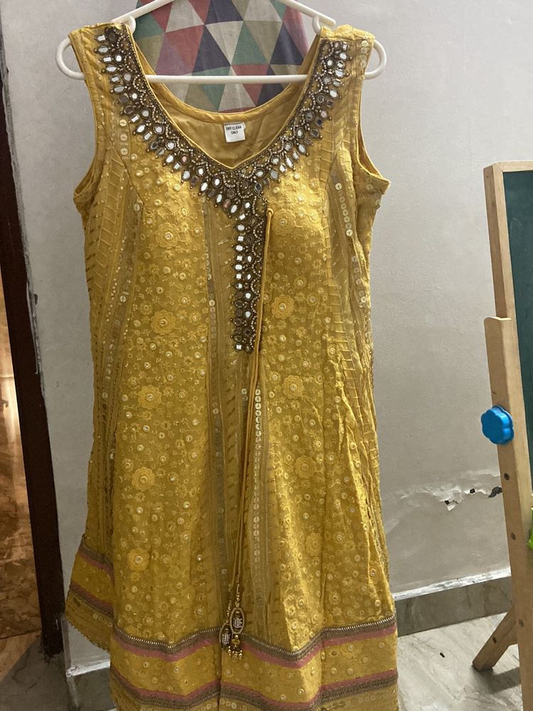 A Beautiful Sharara Dress For Wedding Seasons