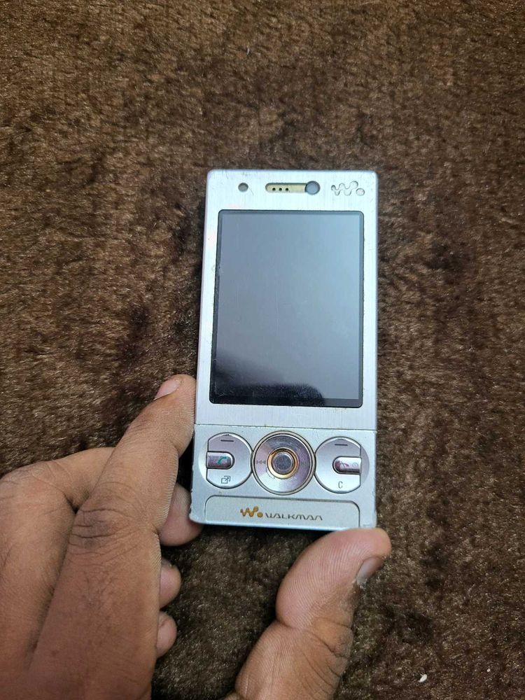 Sony Ericsson W705