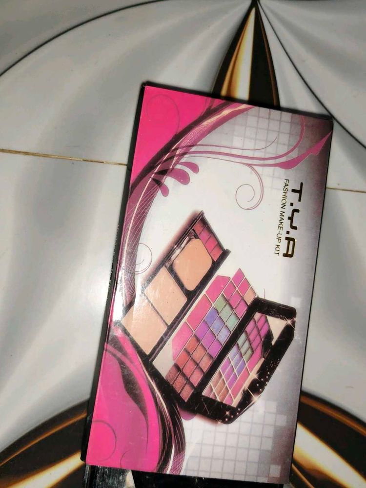 T.Y.A Fashion Make-Up Kit