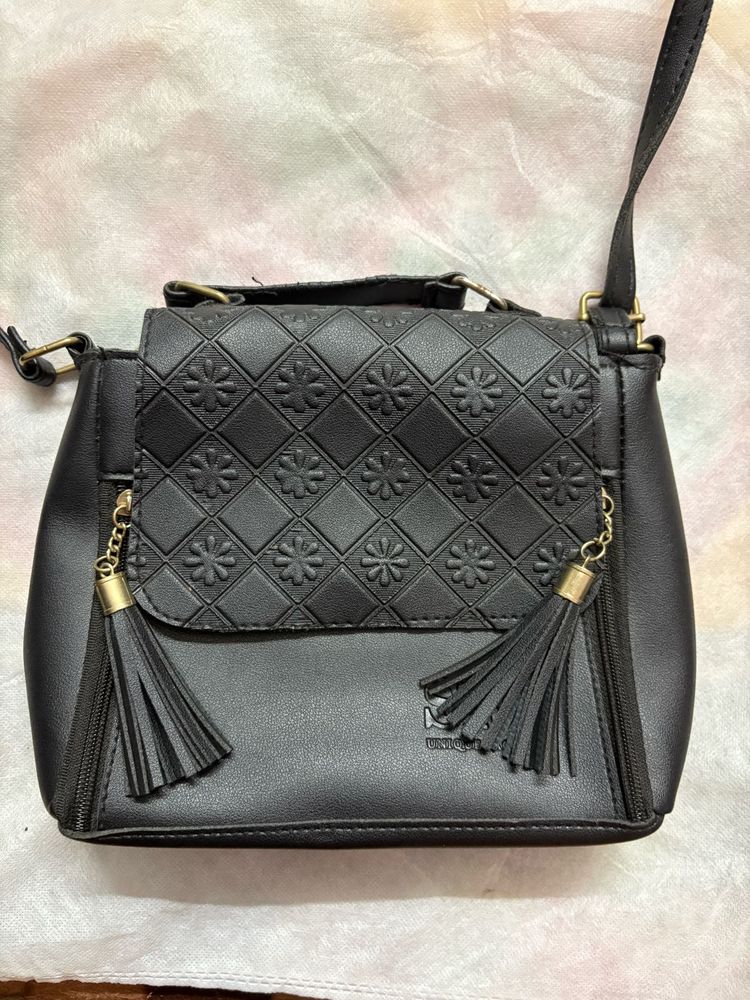 Black Multifunctional Slingbag