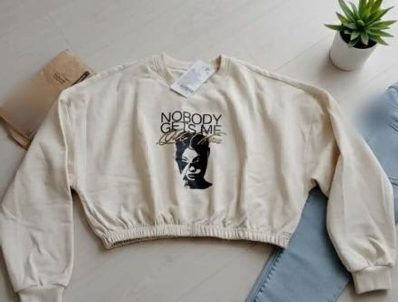 “New”Stylish Graphic Print Crop Top