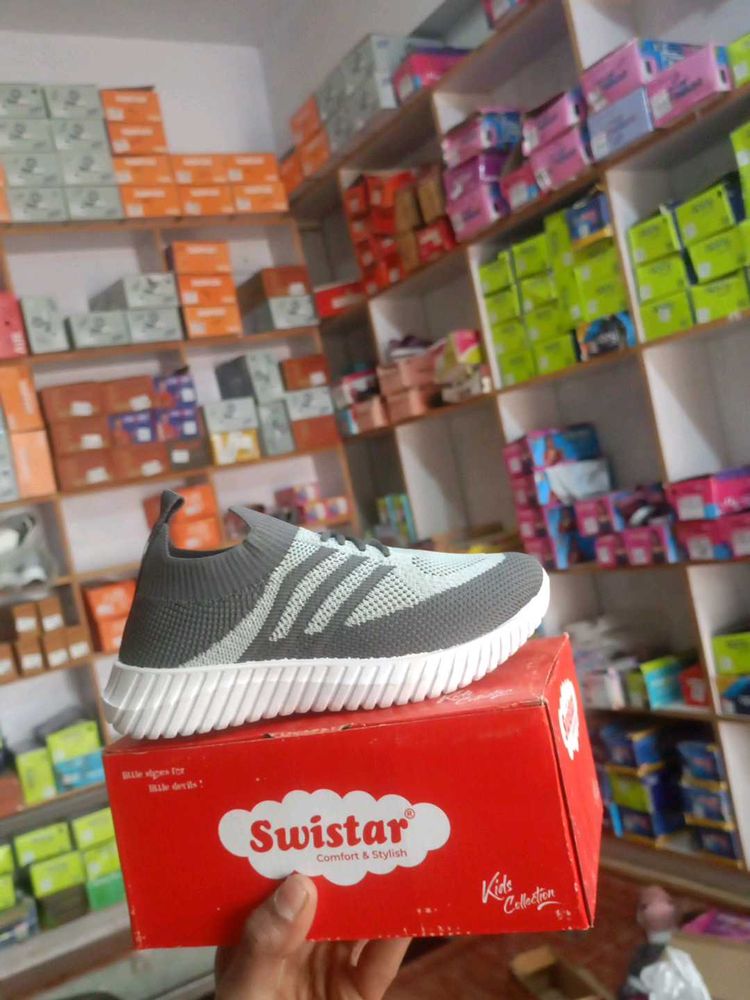 Stylish Grey Swistar Sneakers