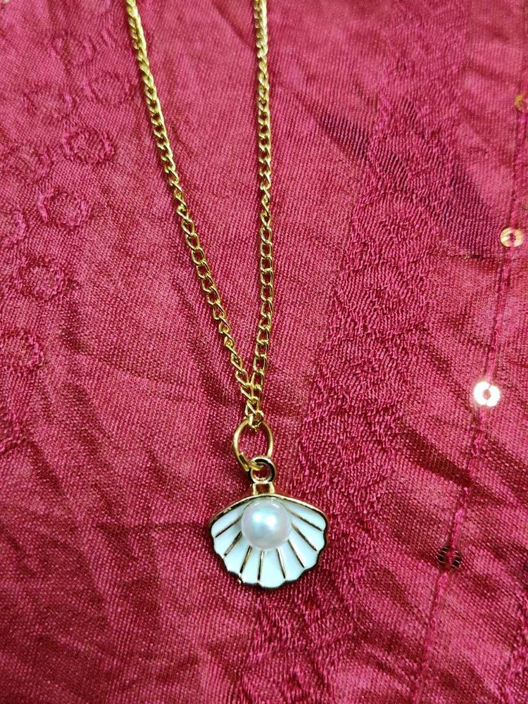 Shell Pearl Pendant Necklace