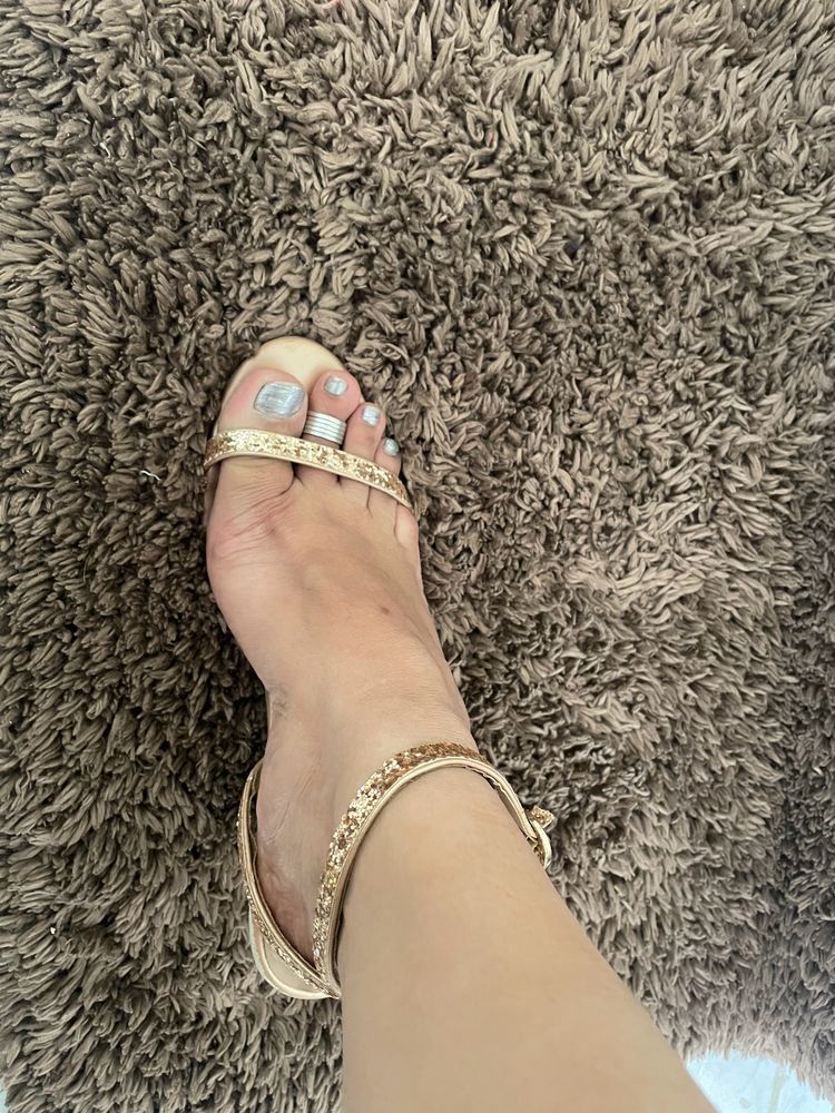 Curiozz Golden Heels - used