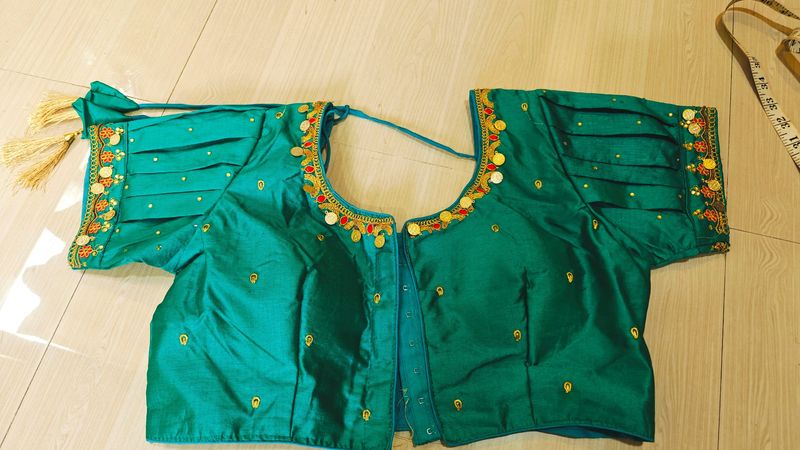 New Padded Sea Morpankhi CLR Blouse