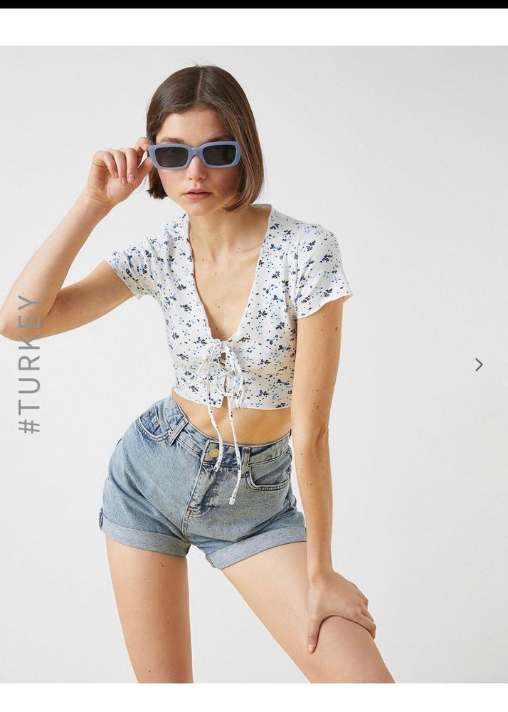 FLORAL NEW WITH TAG Crop Top