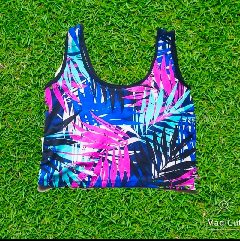 Multicolored printed Crop top, giving major Goa vibes 🌴💜Bust: 32-34 inches Length: 15.5 inches