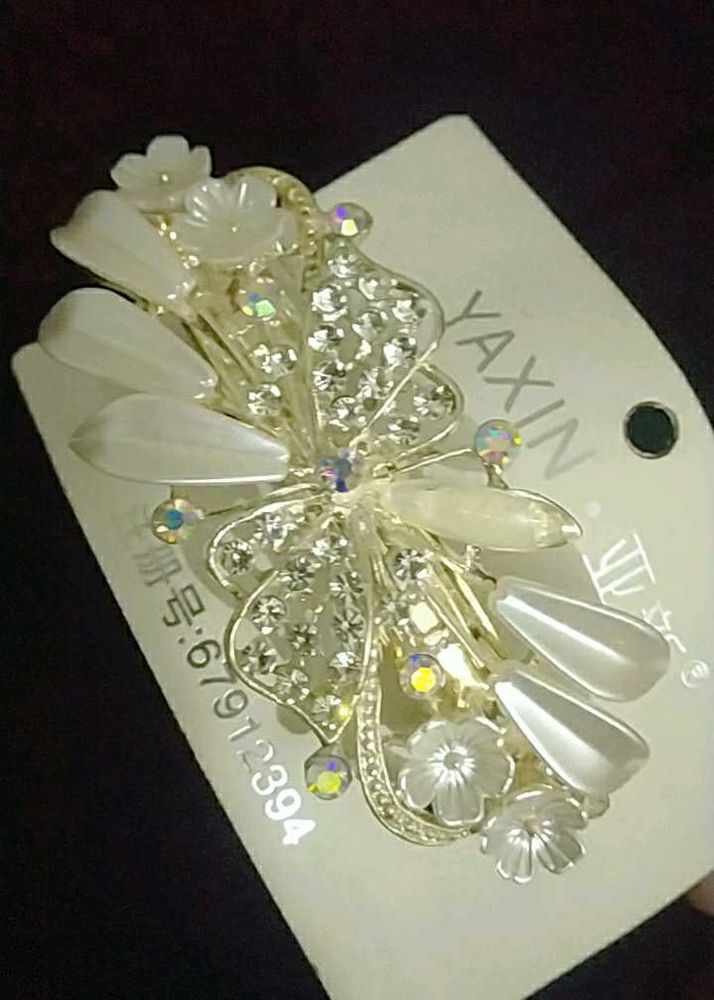Elegant Floral Hair Clip