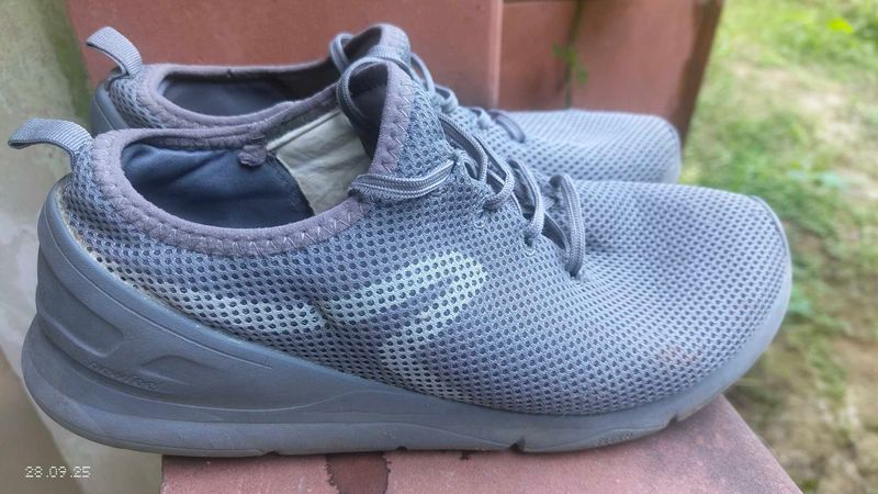 DECATHLON Running Shoes - 7 Size